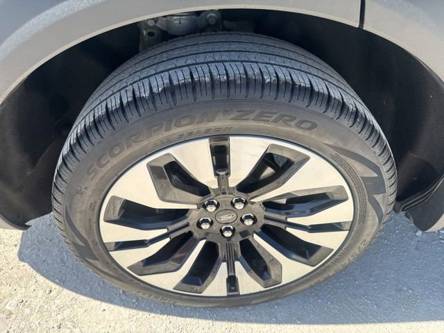 Used 2025 Ford Explorer Platinum w/ LUX Leather Package AWD/4WD image 32