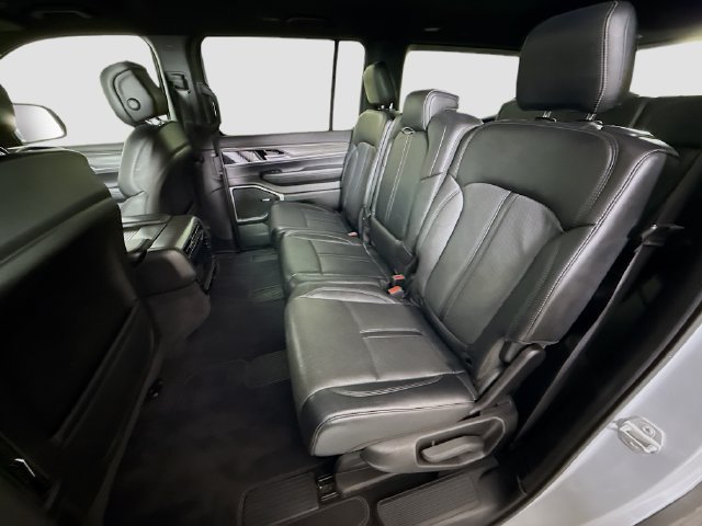 Used 2023 Jeep Wagoneer Series II AWD/4WD image 24