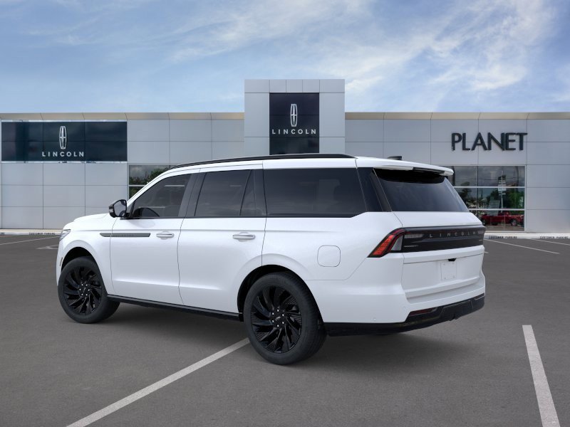 New 2026 Lincoln Navigator Reserve w/ Jet Appearance Package AWD/4WD image 4