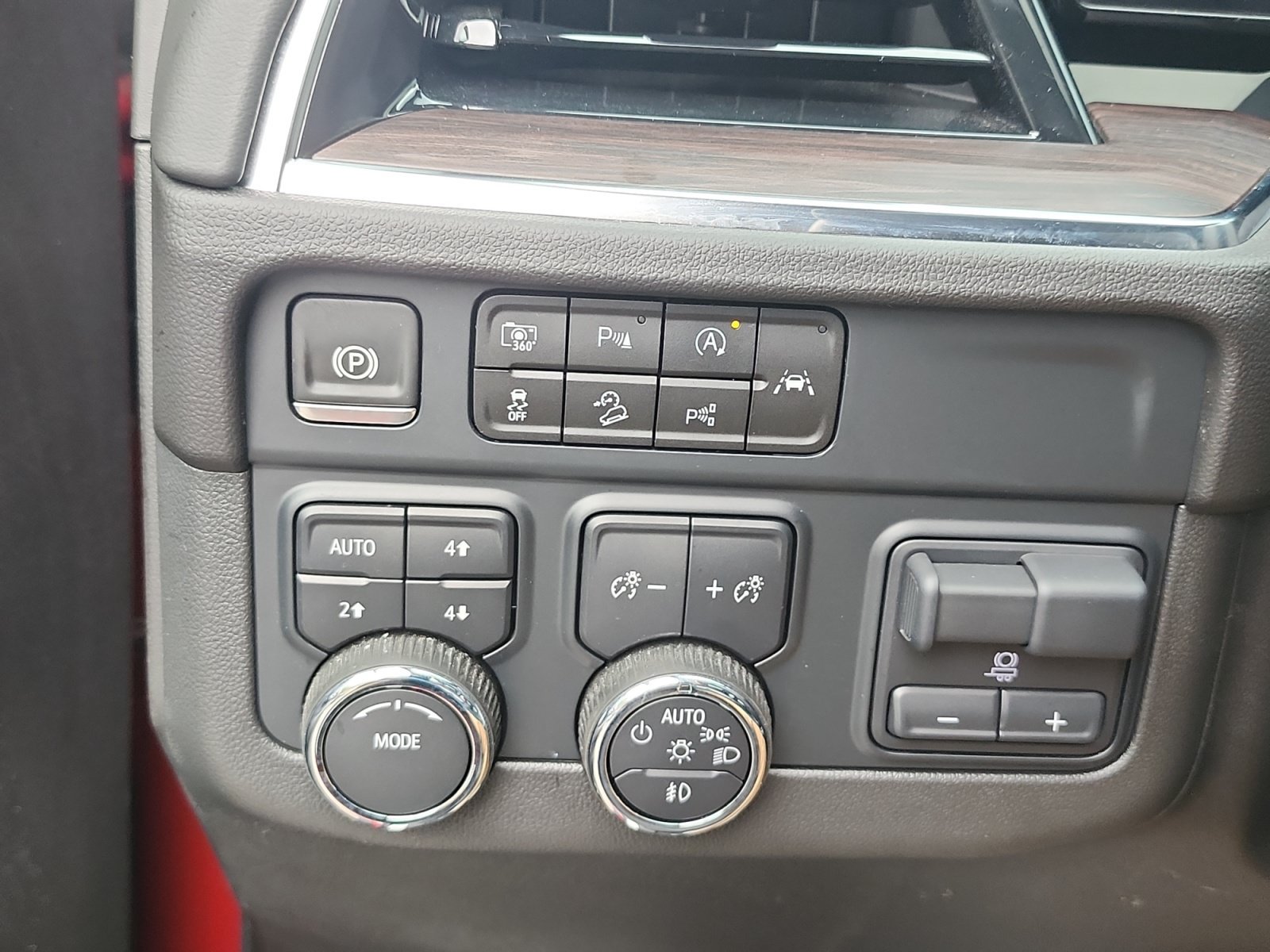 Certified 2025 Chevrolet Tahoe Z71 w/ Comfort Package AWD/4WD image 20