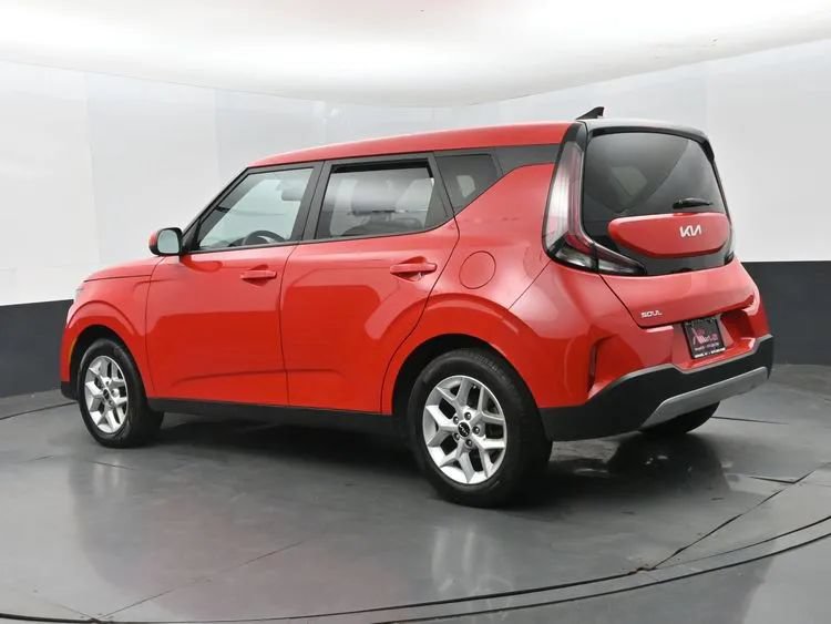 Used 2024 Kia Soul LX w/ LX Technology Package FWD image 7