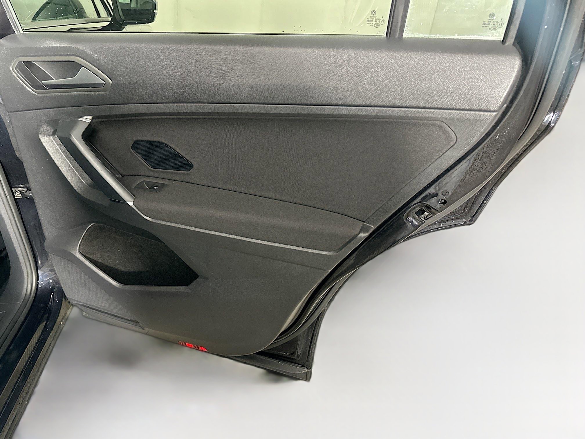 Used 2020 Volkswagen Tiguan S image 27