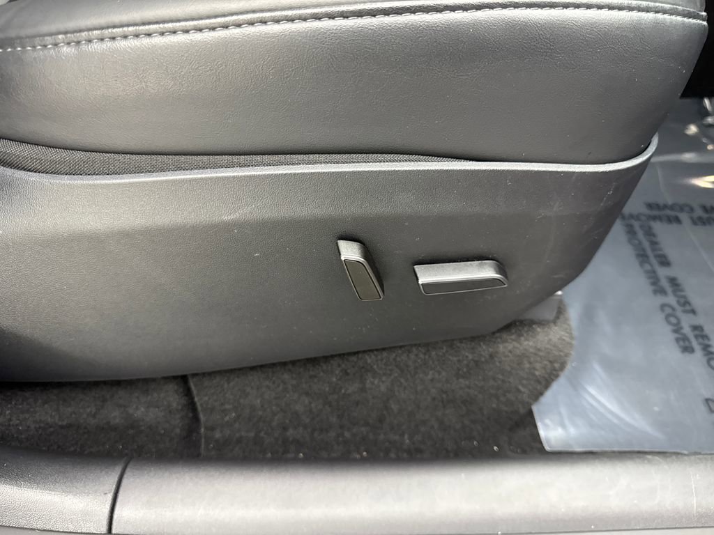 Used 2024 Tesla Model Y Long Range AWD/4WD image 46