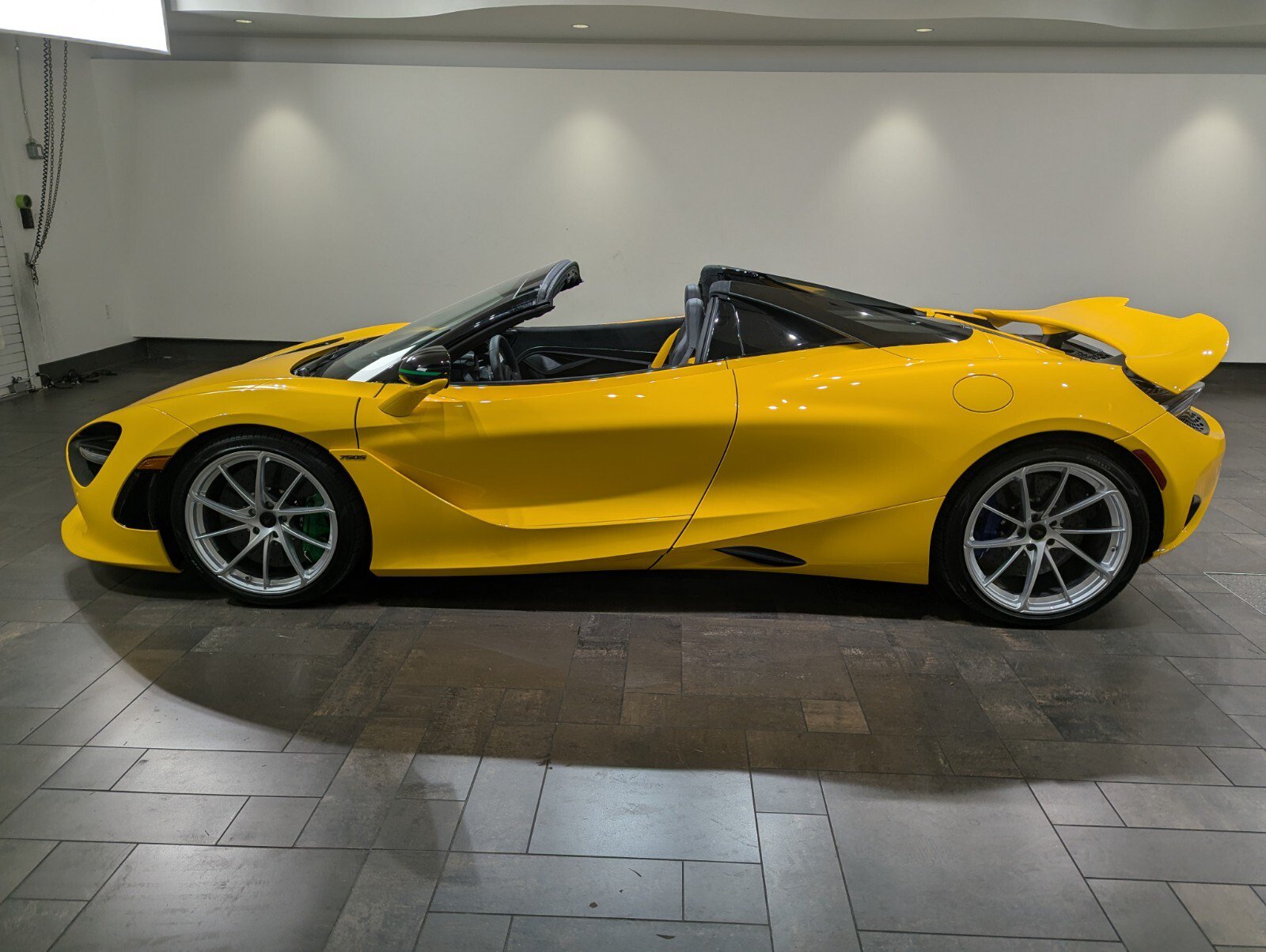 New 2026 McLaren 750S Spider RWD image 3