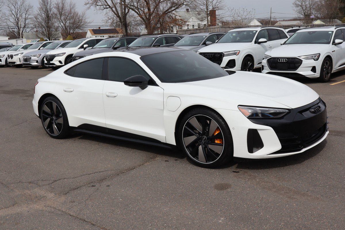 Used 2022 Audi RS e-tron GT w/ Carbon Performance Package AWD/4WD image 3