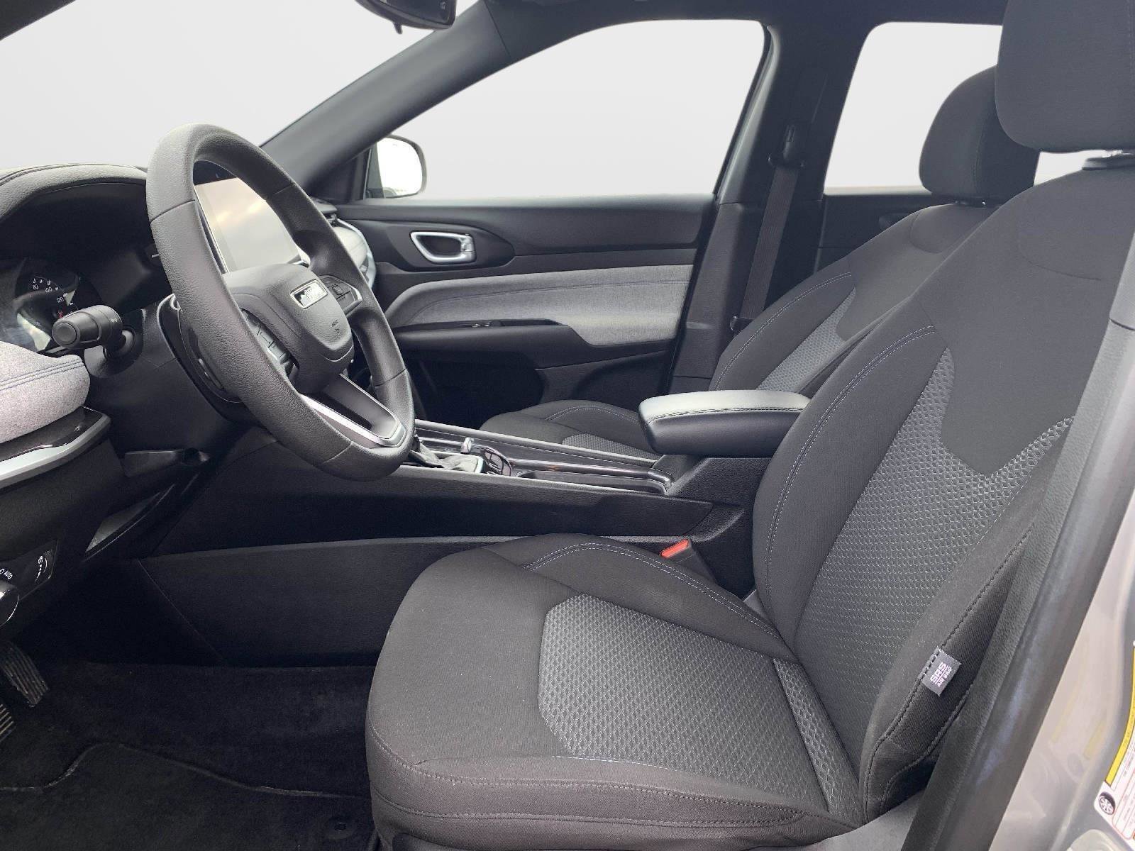 Used 2024 Jeep Compass Sport image 11