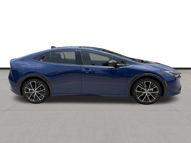 Used 2024 Toyota Prius XLE FWD image 4