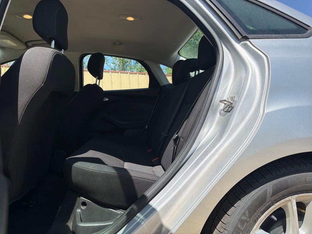 Used 2018 Ford Focus SE FWD image 20