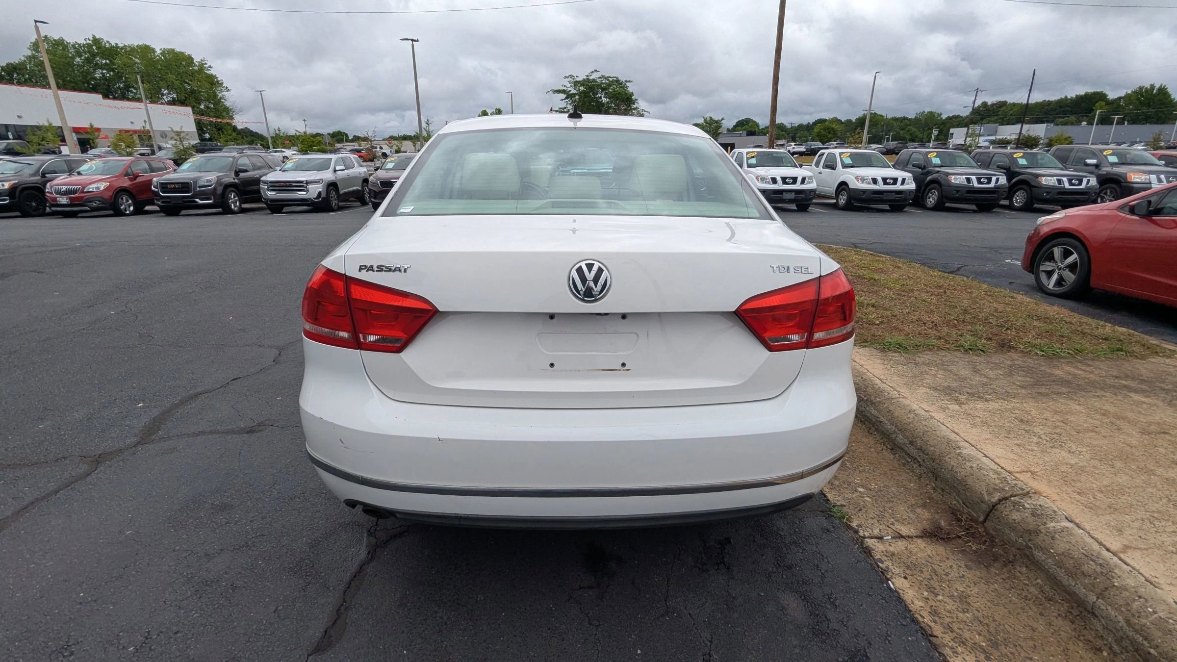 Used 2014 Volkswagen Passat TDI SEL Premium FWD image 6