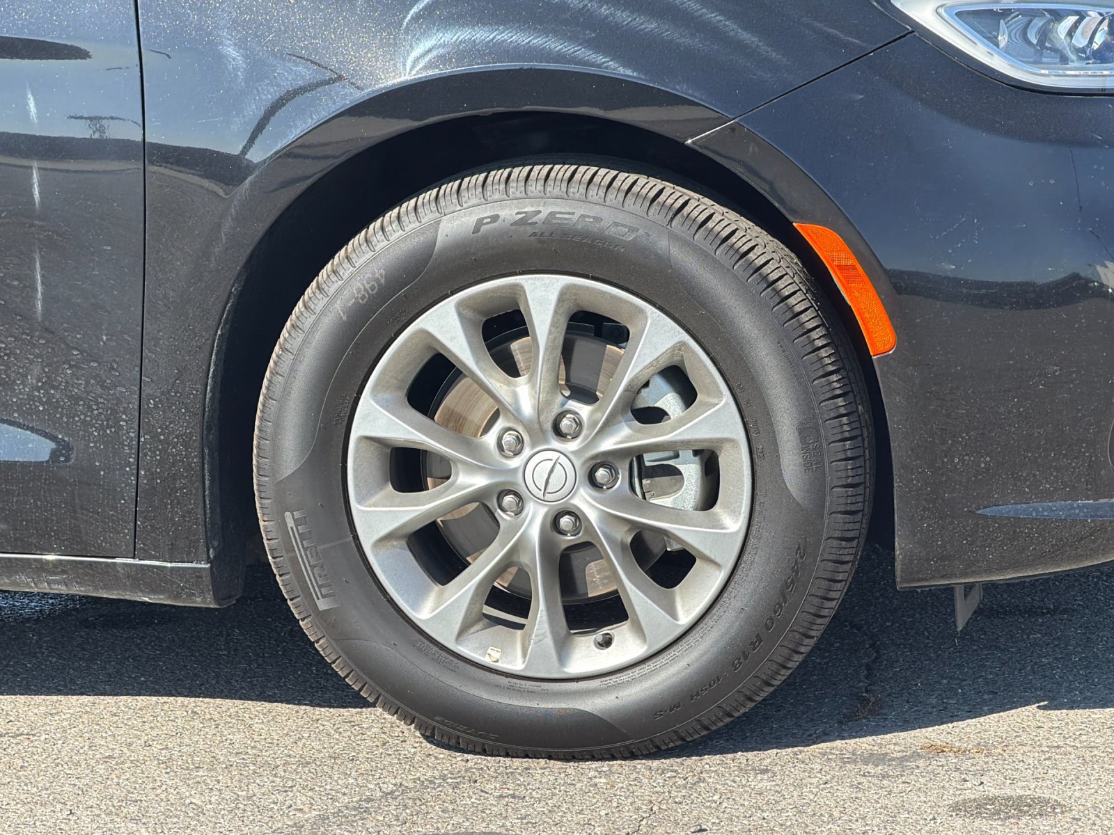 Used 2026 Chrysler Pacifica Limited FWD image 35
