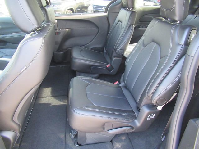 New 2027 Chrysler Pacifica Select FWD image 29