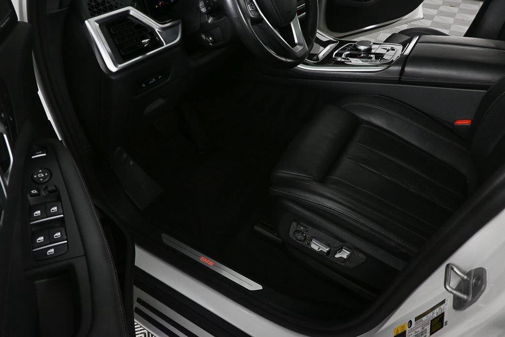 Used 2025 BMW X5 xDrive50e AWD/4WD image 8