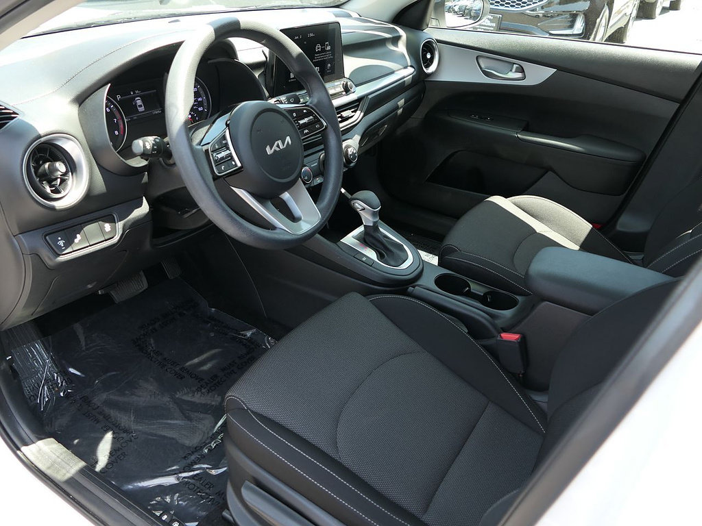 Used 2023 Kia Forte LXS w/ LXS Technology Package FWD image 11