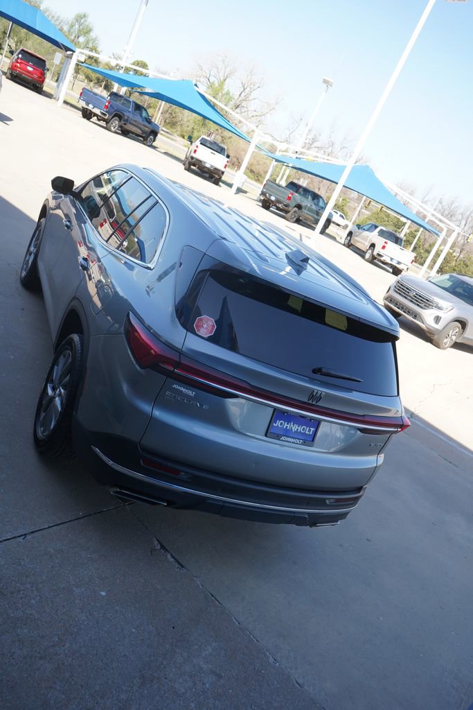 Used 2025 Buick Enclave Preferred AWD/4WD image 12