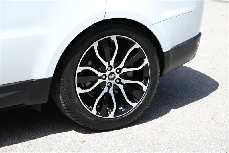 Used 2020 Land Rover Range Rover Sport SE AWD/4WD image 9