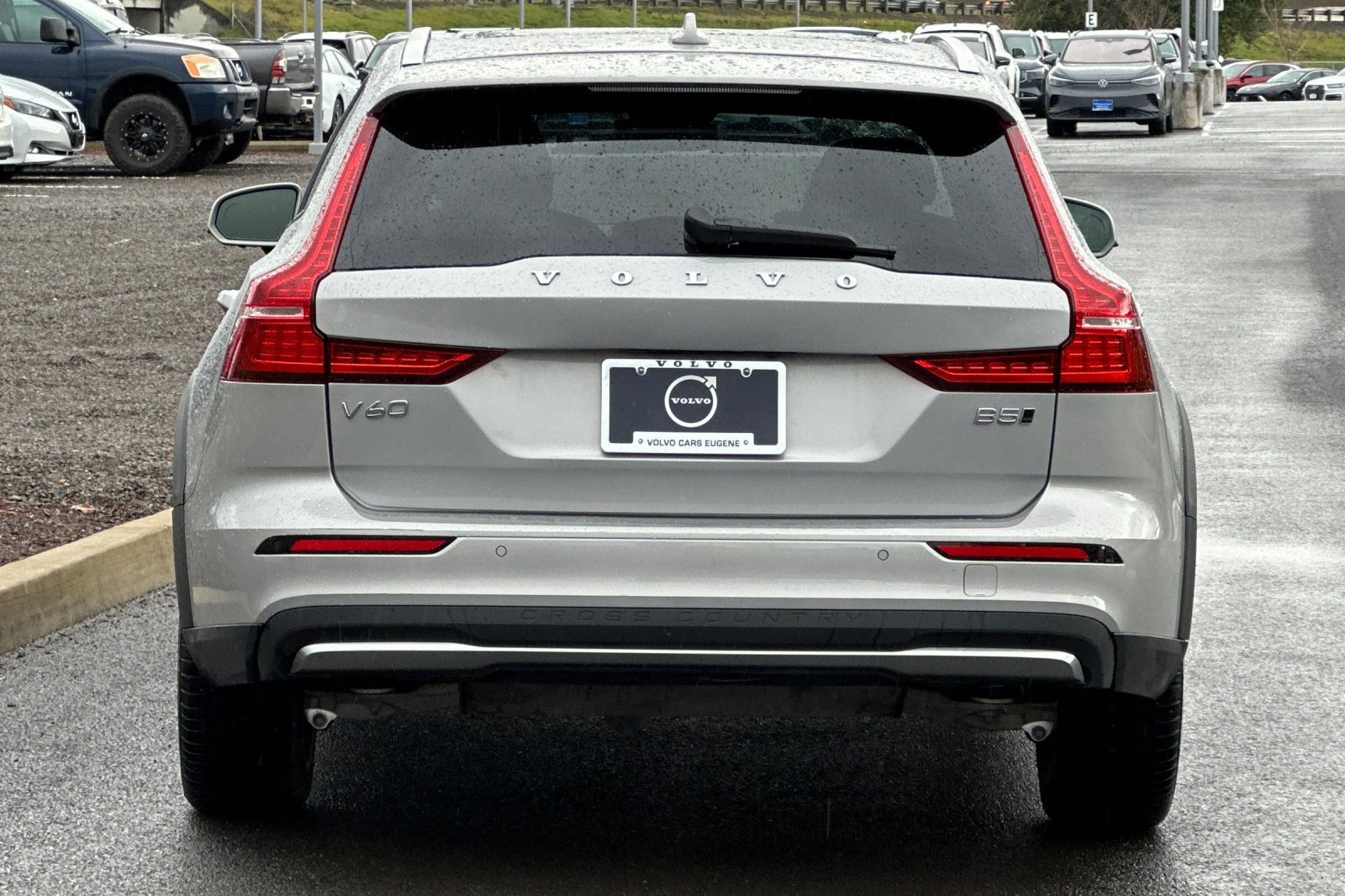 Used 2025 Volvo V60 B5 Cross Country Plus image 4