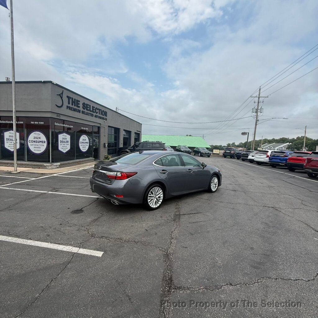 Used 2018 Lexus ES 350 w/ Luxury Package w/Wood Trim FWD image 16