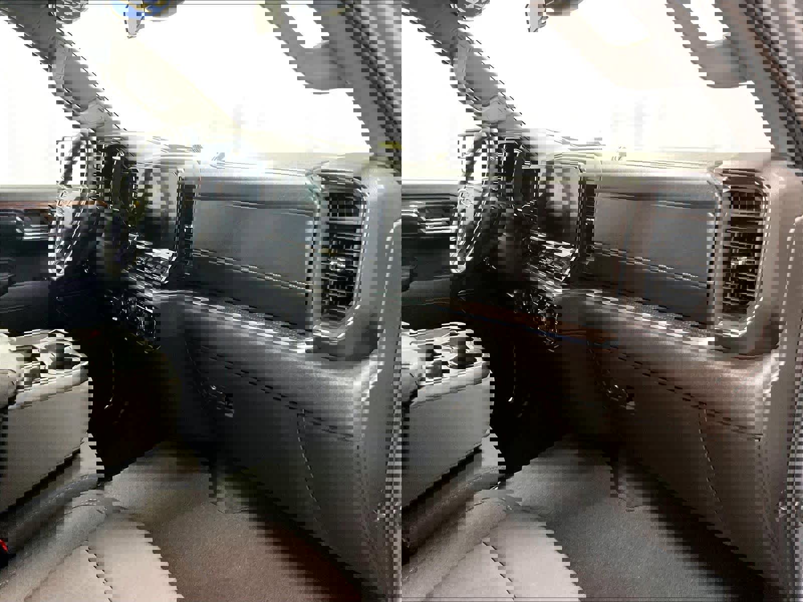 Used 2024 Chevrolet Silverado 1500 LT image 14