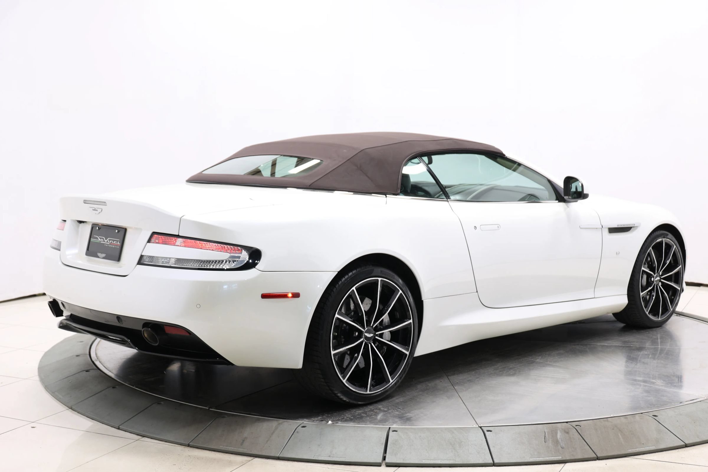Used 2016 Aston Martin DB9 GT RWD image 95