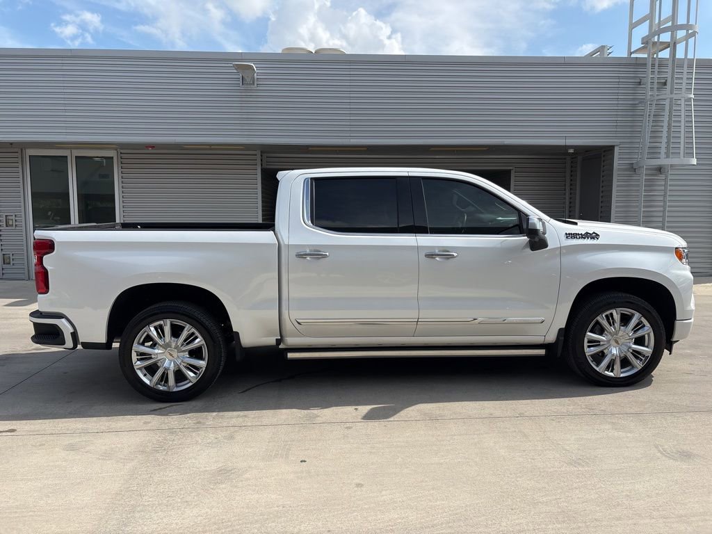Used 2024 Chevrolet Silverado 1500 High Country w/ Technology Package image 4