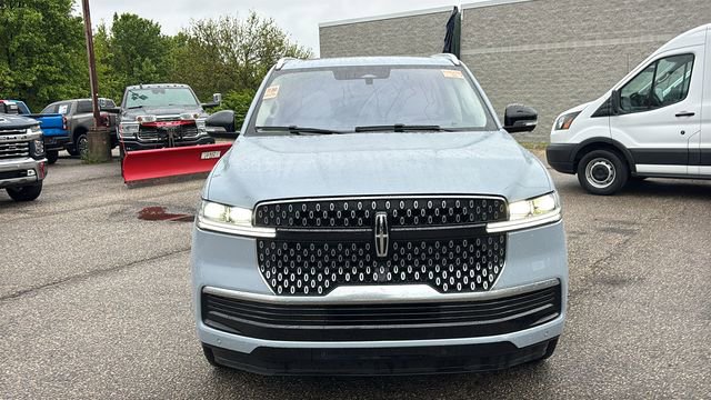 Used 2025 Lincoln Navigator L Reserve AWD/4WD image 6