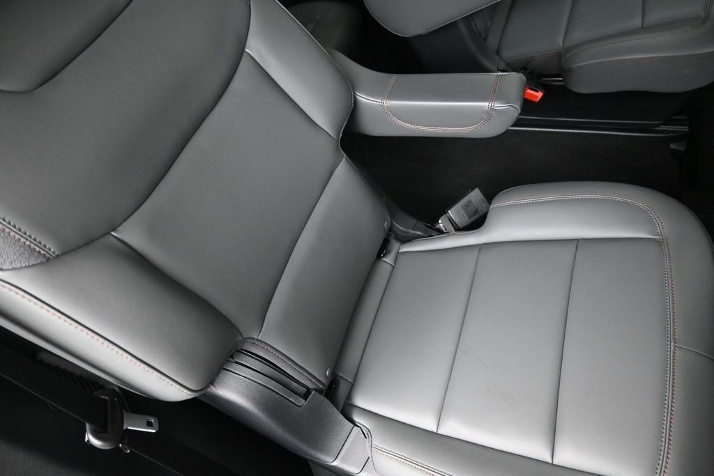 Used 2025 Ford Explorer Active w/ Active Comfort Package RWD image 23