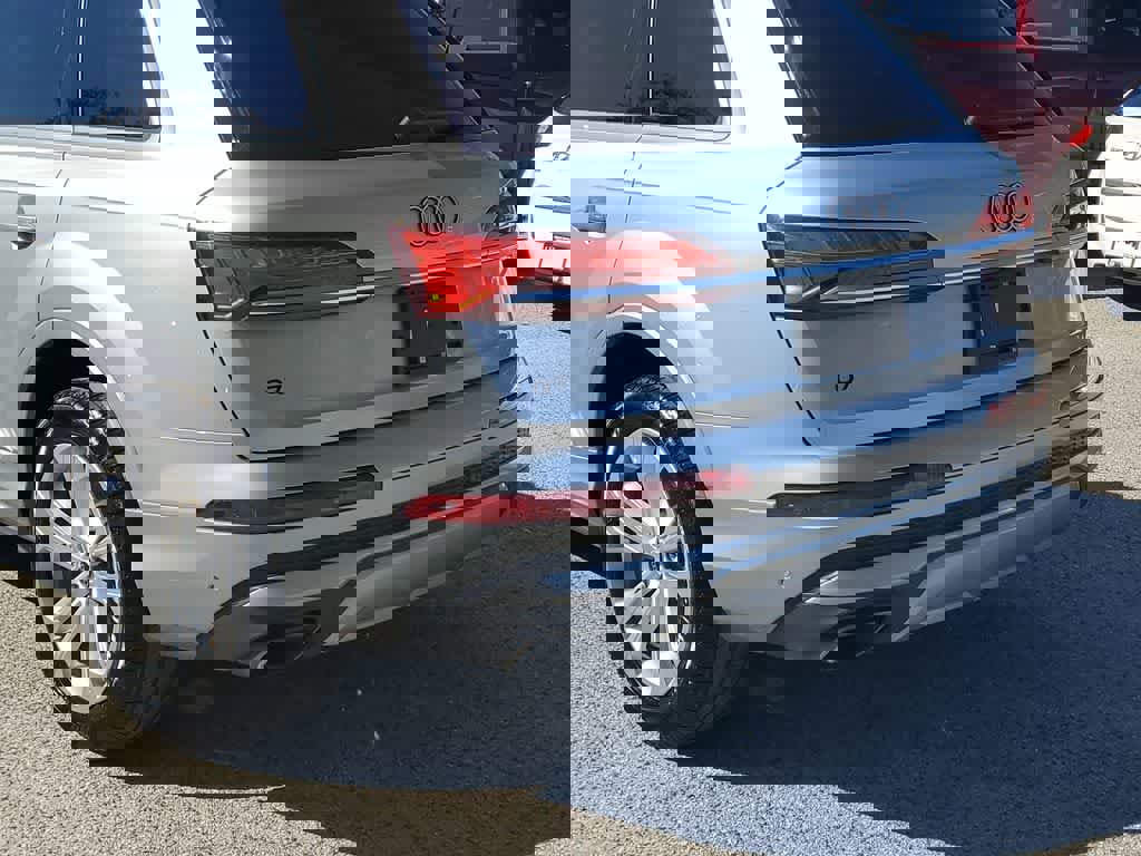 Used 2025 Audi Q7 Premium Plus image 8