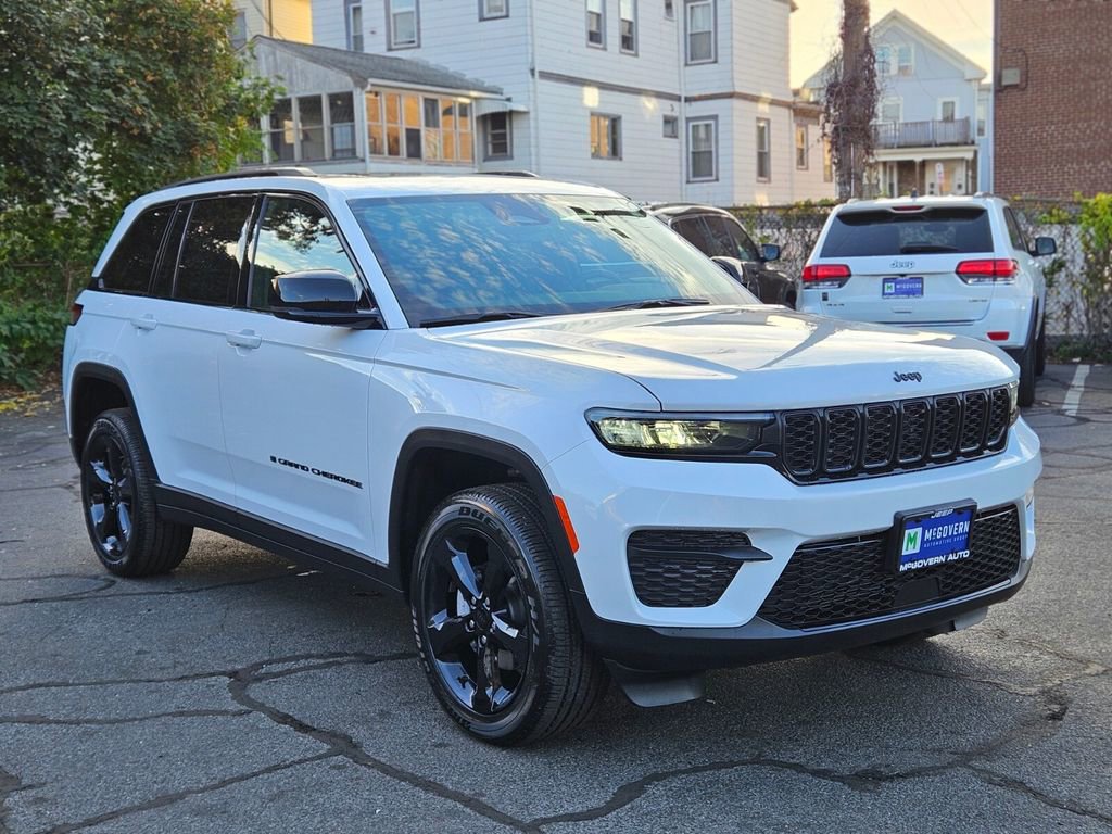 New 2025 Jeep Grand Cherokee Altitude image 7