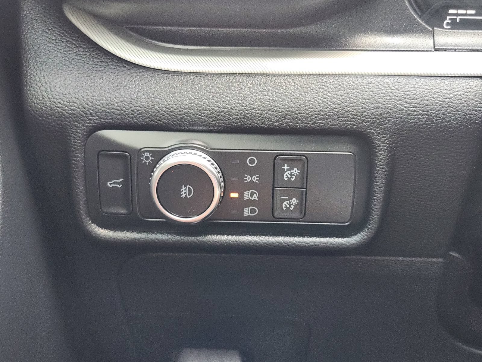 Used 2021 Ford Explorer XLT w/ Equipment Group 202A RWD image 24