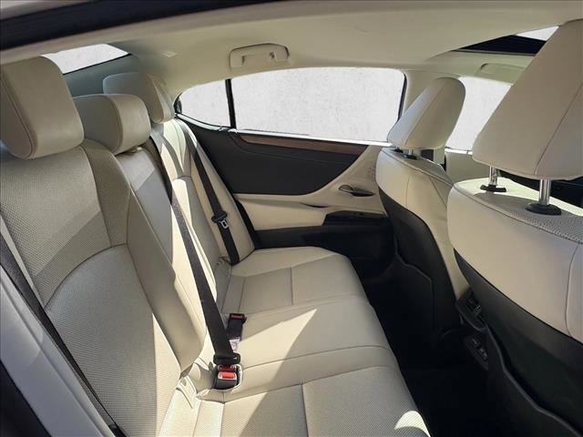 Used 2024 Lexus ES 300h w/ Premium Package image 22