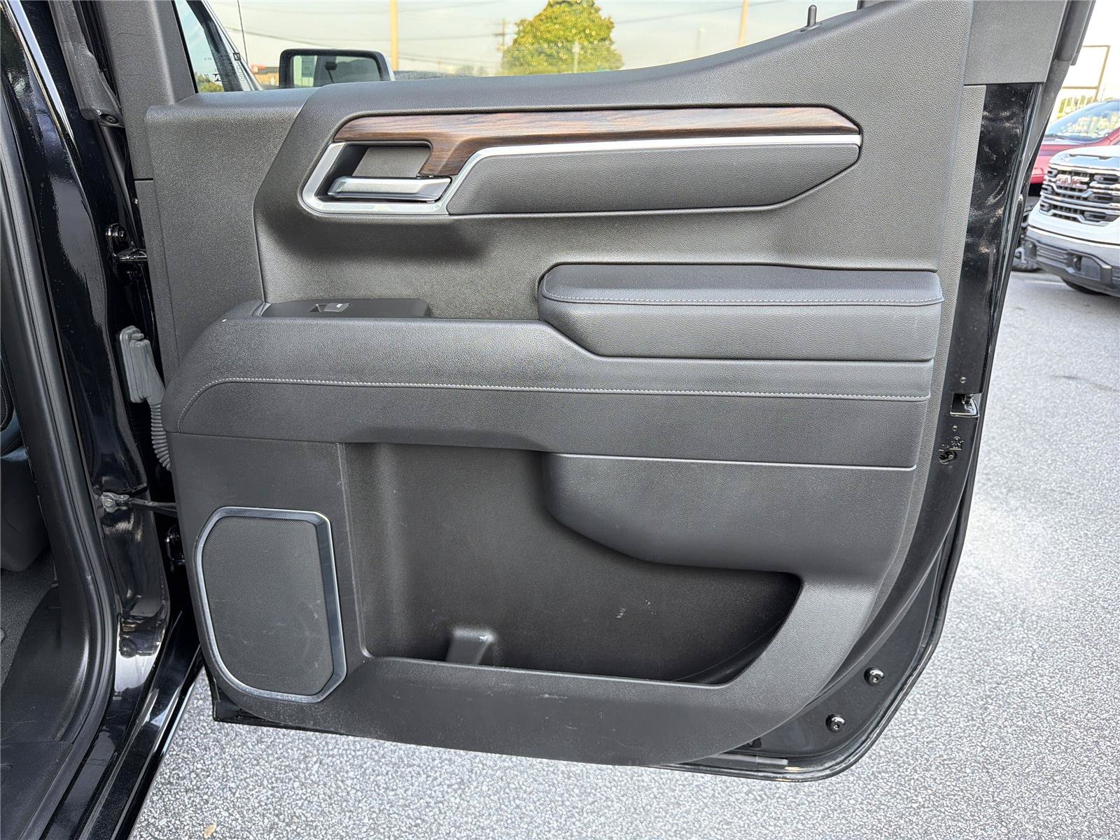 Used 2025 GMC Sierra 1500 SLT AWD/4WD image 15