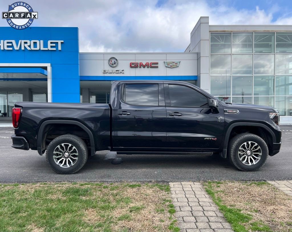 Used 2023 GMC Sierra 1500 AT4 w/ Technology Package AWD/4WD image 4