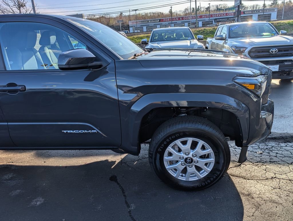 Certified 2024 Toyota Tacoma SR5 AWD/4WD image 10