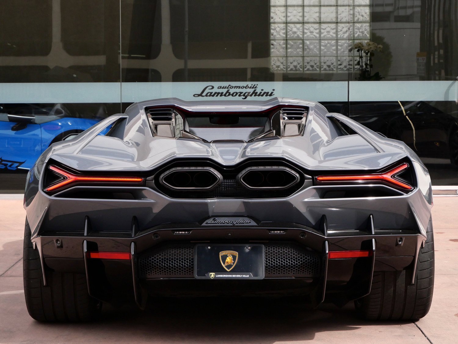 Used 2024 Lamborghini Revuelto image 4