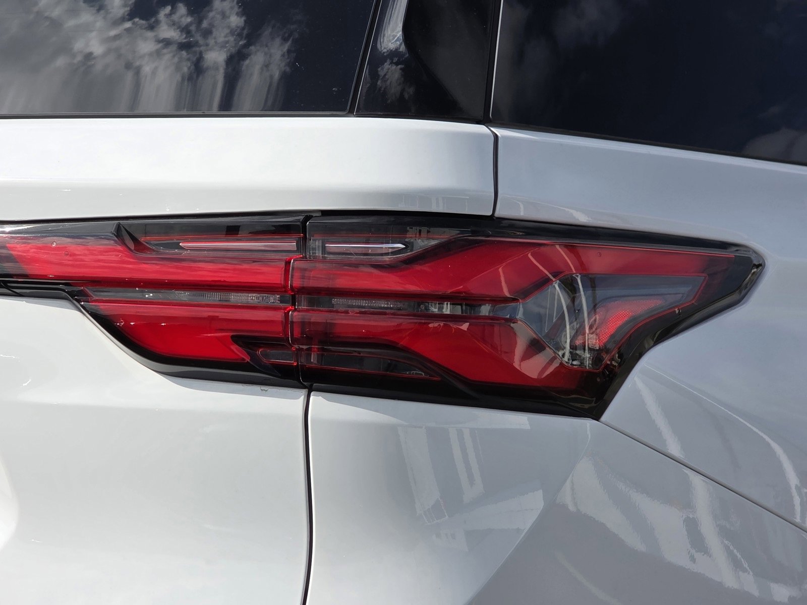 Used 2023 Chevrolet Traverse RS w/ LPO, Floor Liner Package image 9