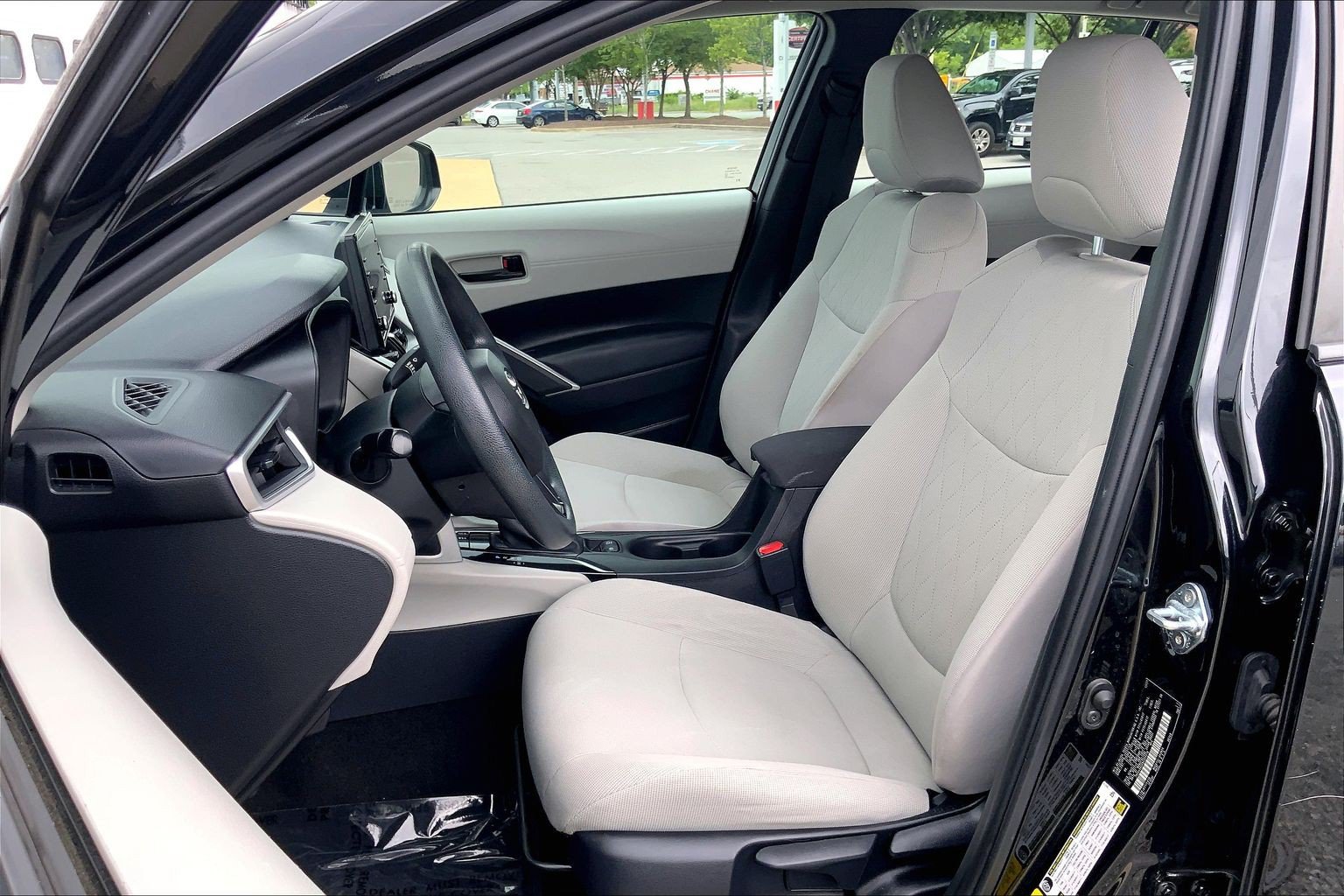 Used 2022 Toyota Corolla Cross L AWD/4WD image 29