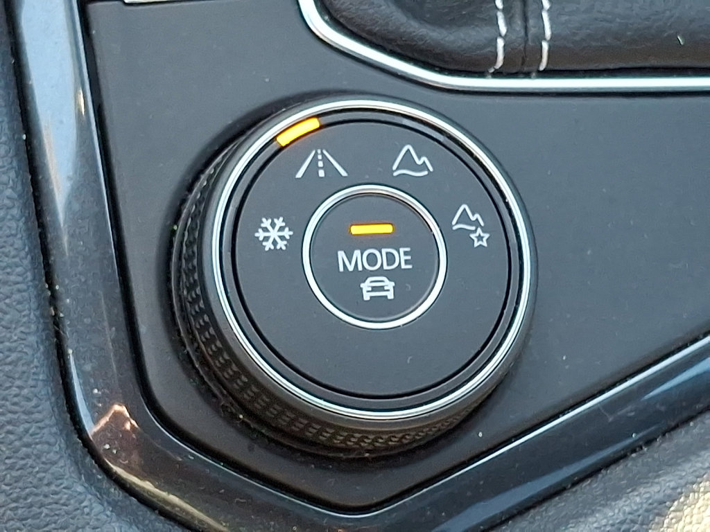 Used 2024 Volkswagen Tiguan SEL R-Line image 32