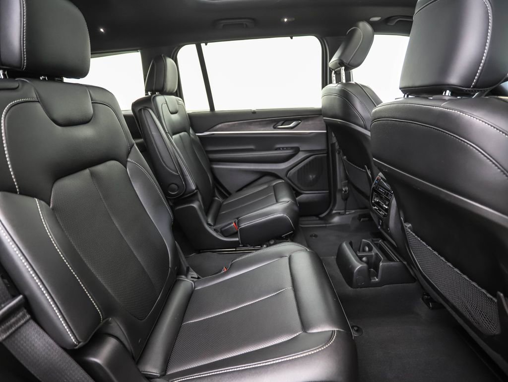 Used 2024 Jeep Grand Cherokee L Limited w/ Luxury Tech Group II image 28