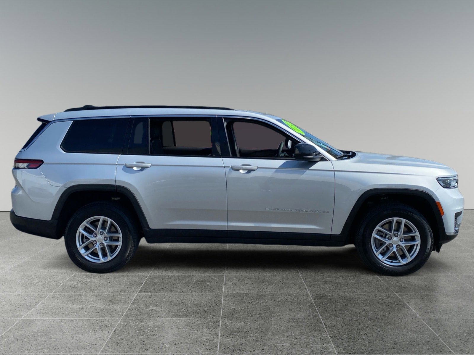Used 2024 Jeep Grand Cherokee L Laredo RWD image 6
