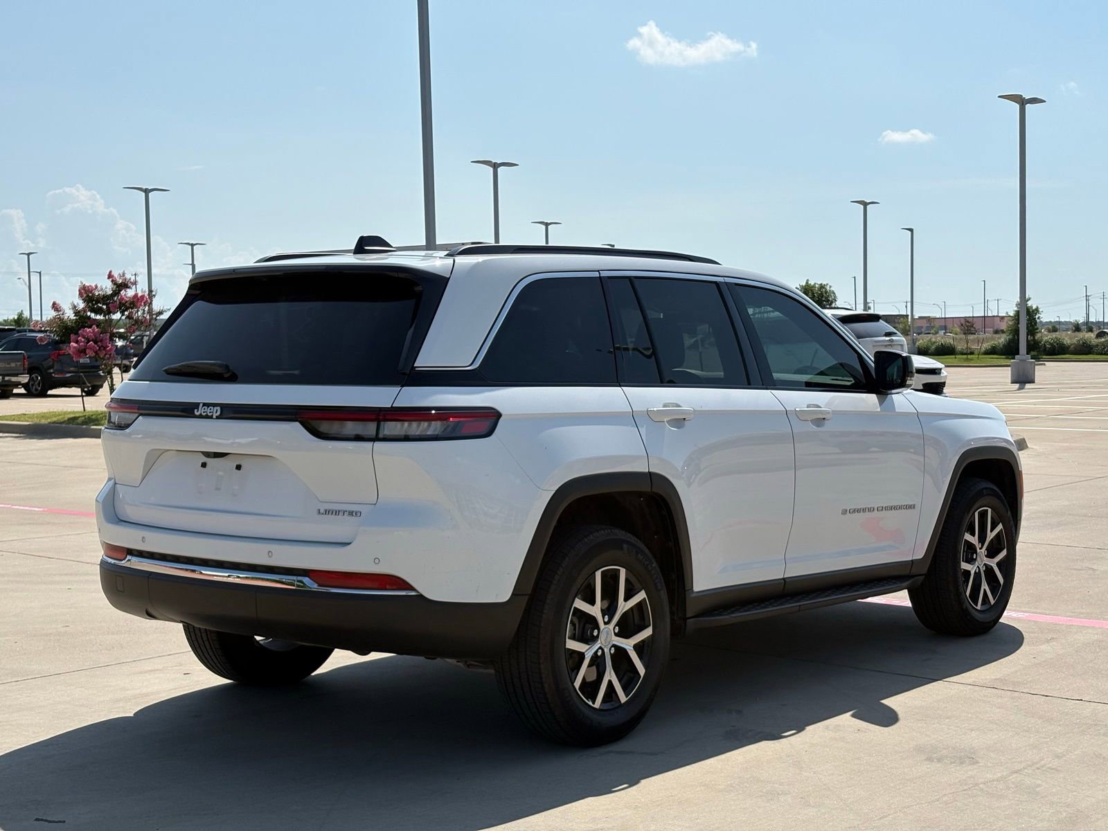 Used 2025 Jeep Grand Cherokee Limited RWD image 7