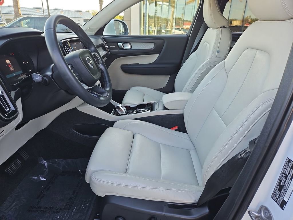Used 2025 Volvo XC40 B5 Ultra w/ Protection Package Premier AWD/4WD image 26
