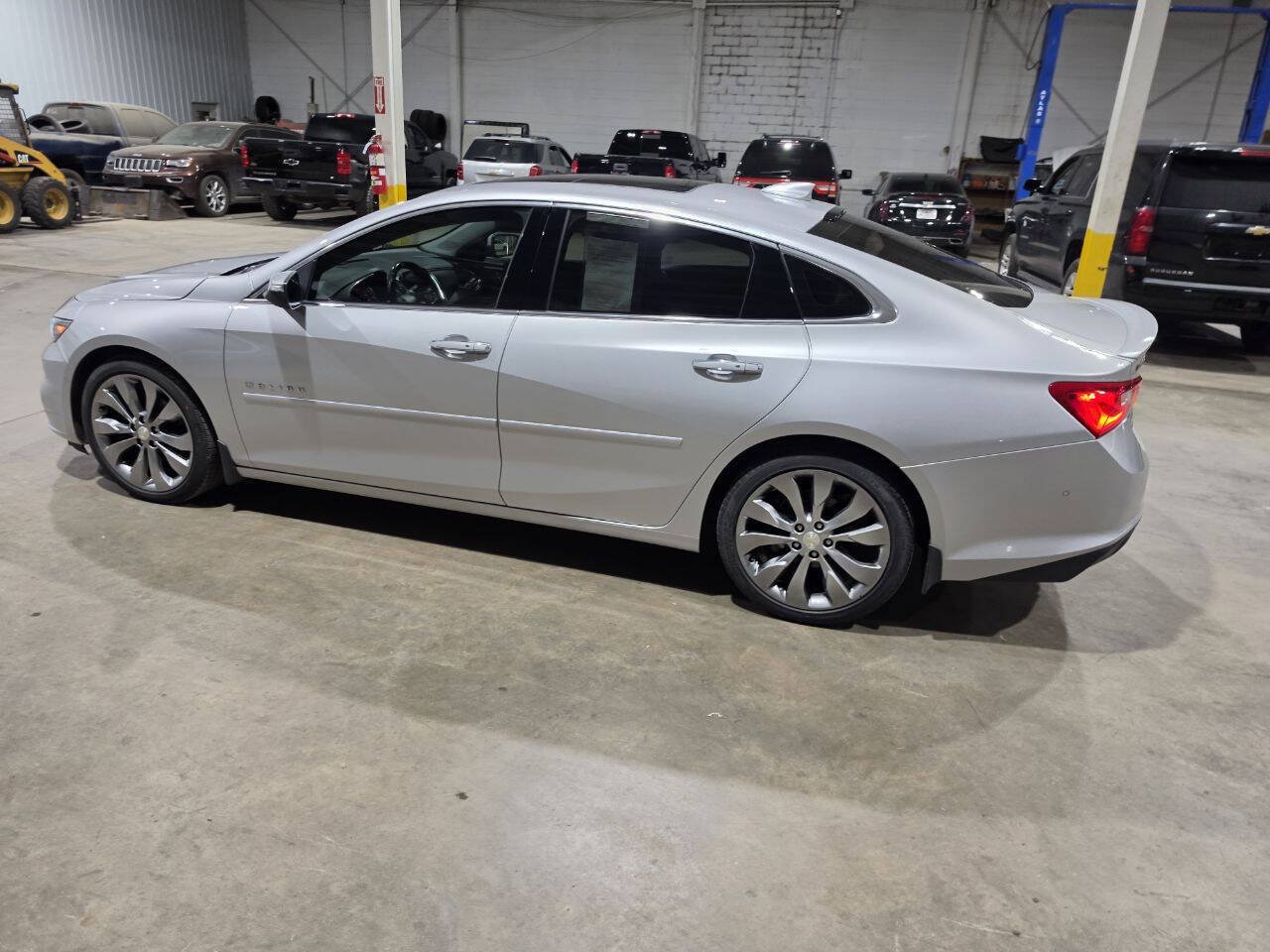 Used 2017 Chevrolet Malibu Premier w/ Premier Sun and Wheel Package FWD image 6