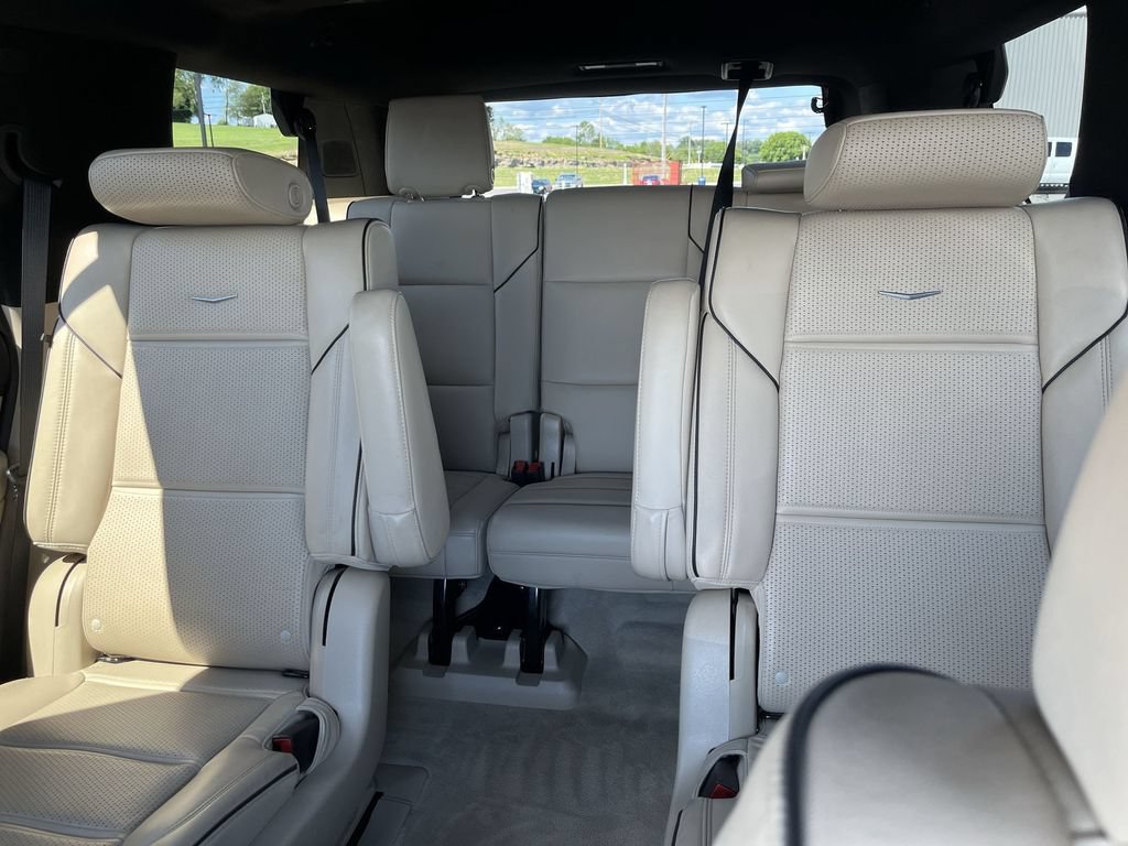 Used 2023 Cadillac Escalade Premium Luxury w/ Performance Package AWD/4WD image 23