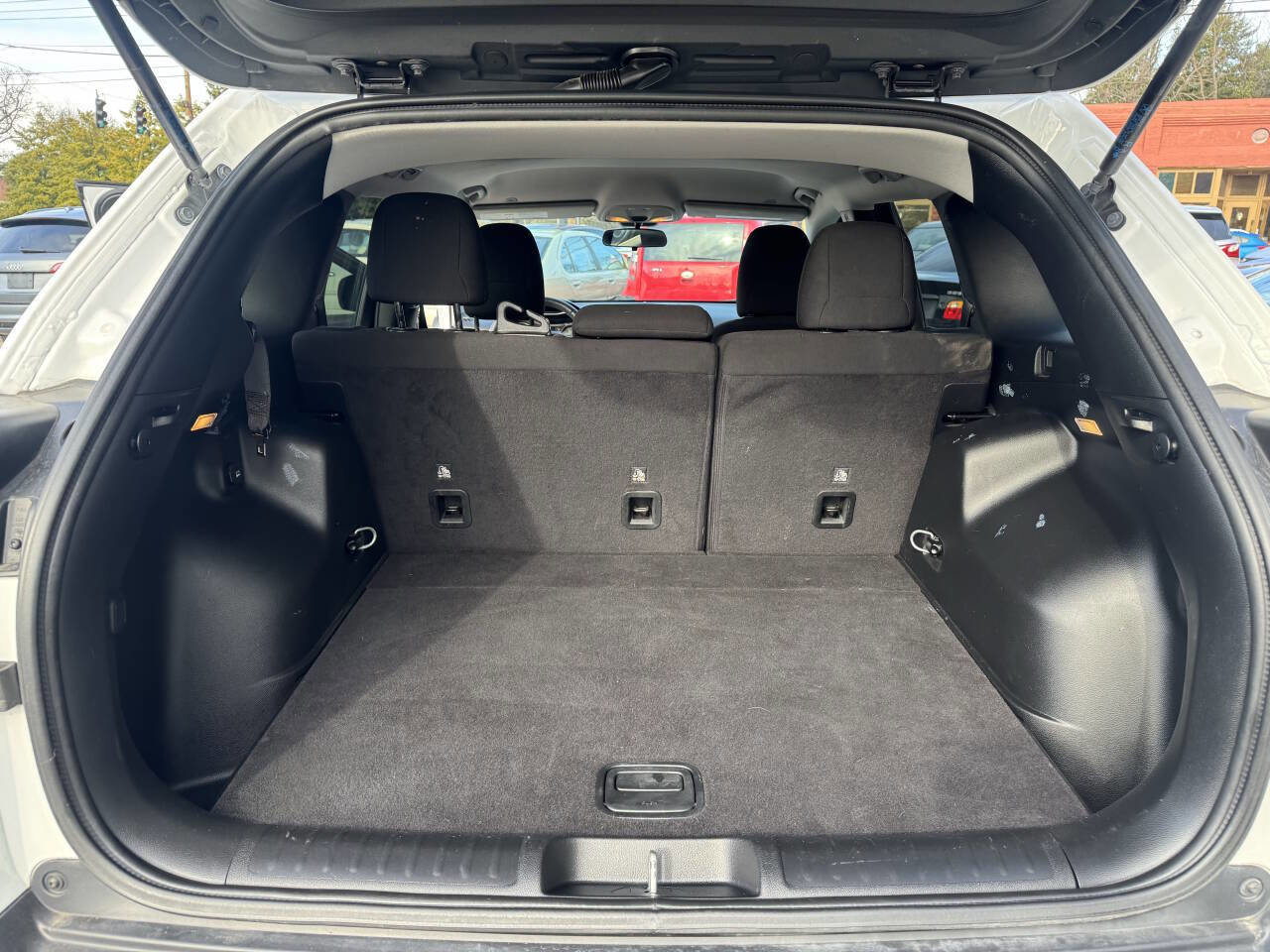 Used 2019 Jeep Cherokee Latitude w/ Cold Weather Group image 28