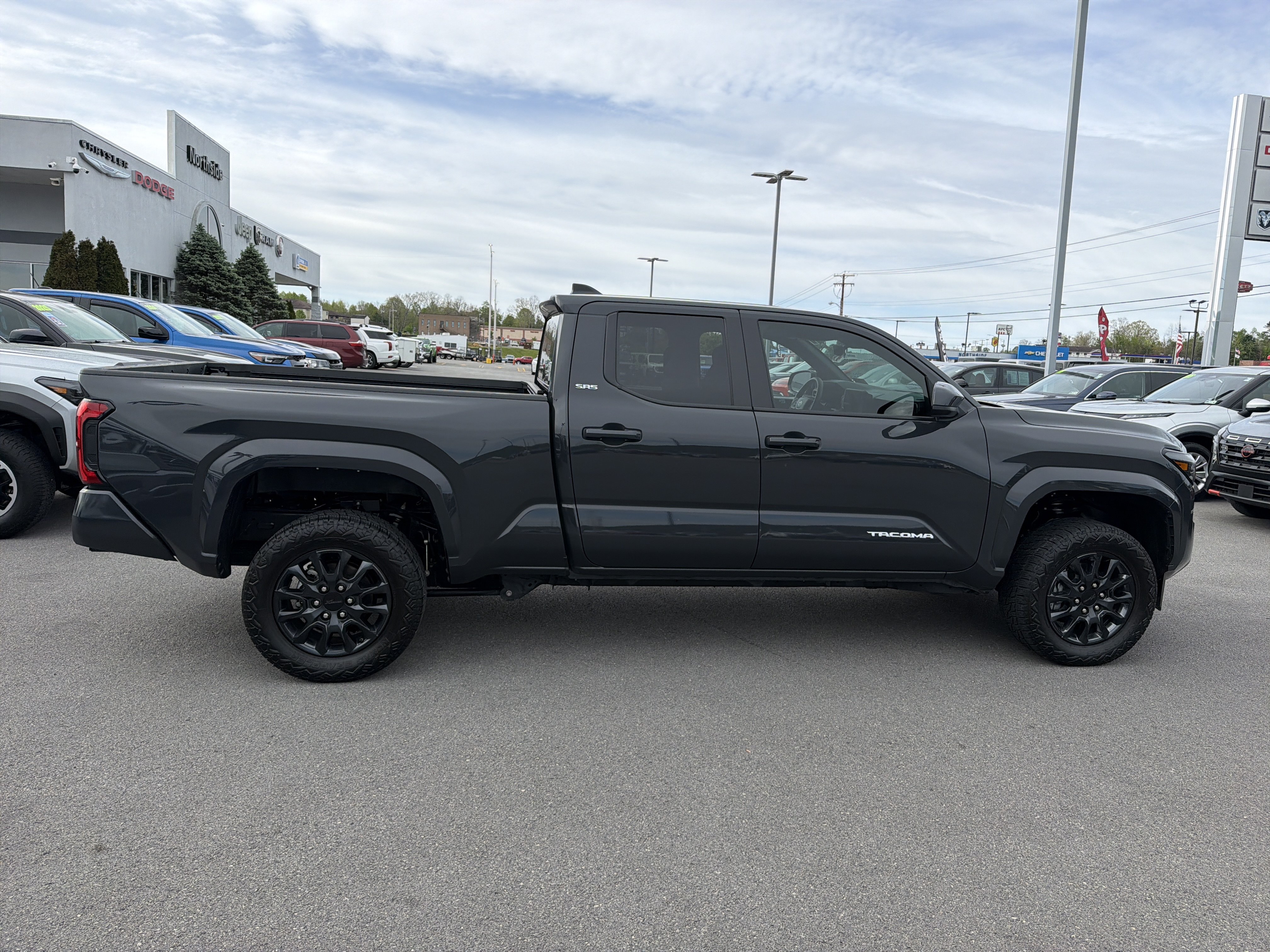 Used 2024 Toyota Tacoma SR5 AWD/4WD image 5