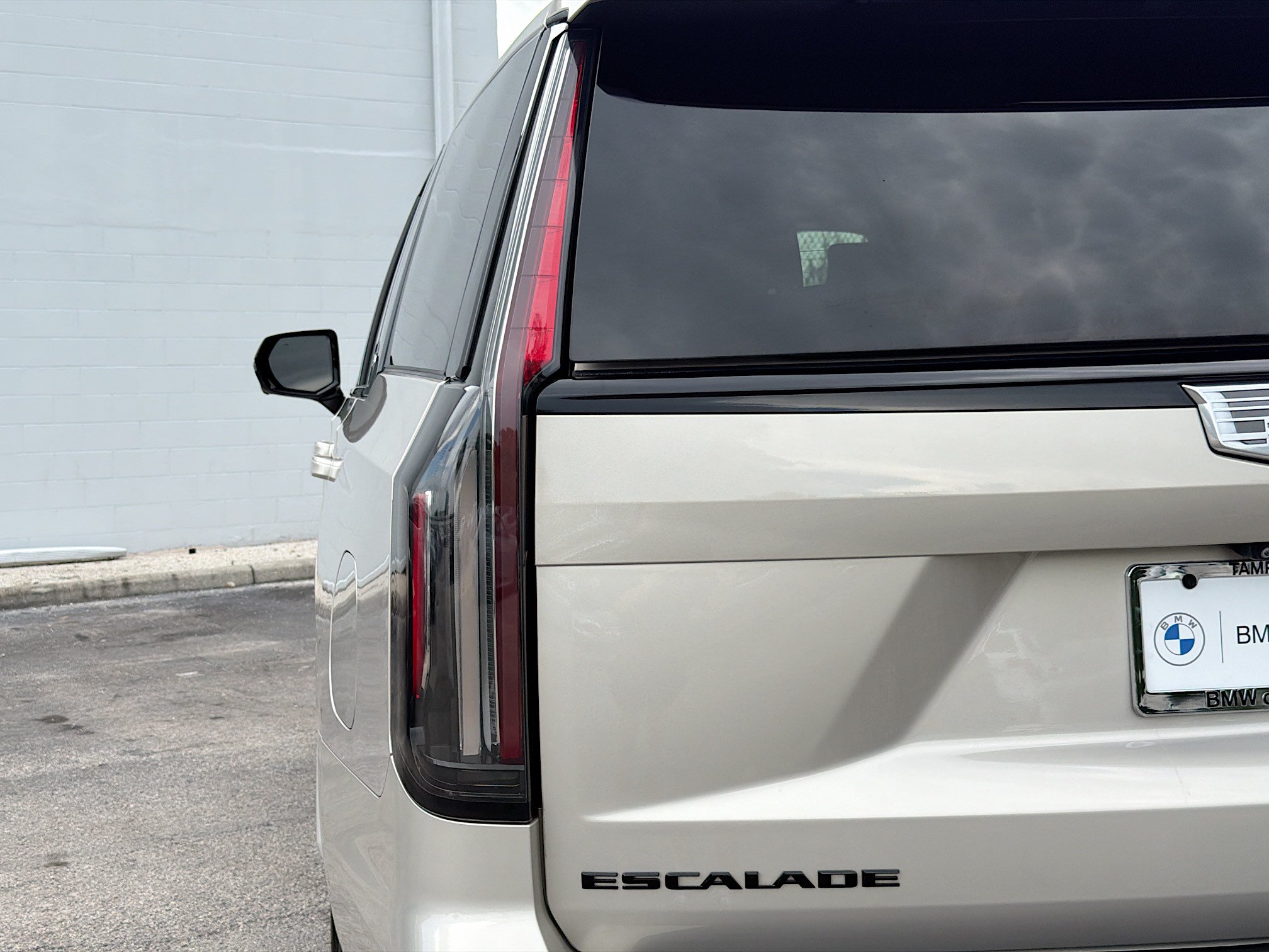 Used 2023 Cadillac Escalade ESV Sport Platinum w/ LPO, ONYX Package AWD/4WD image 10