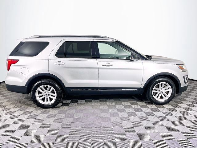 Used 2017 Ford Explorer XLT w/ Equipment Group 201A image 8