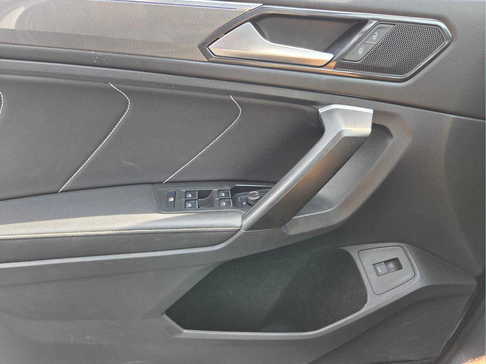 Used 2024 Volkswagen Tiguan SE R-Line FWD image 26