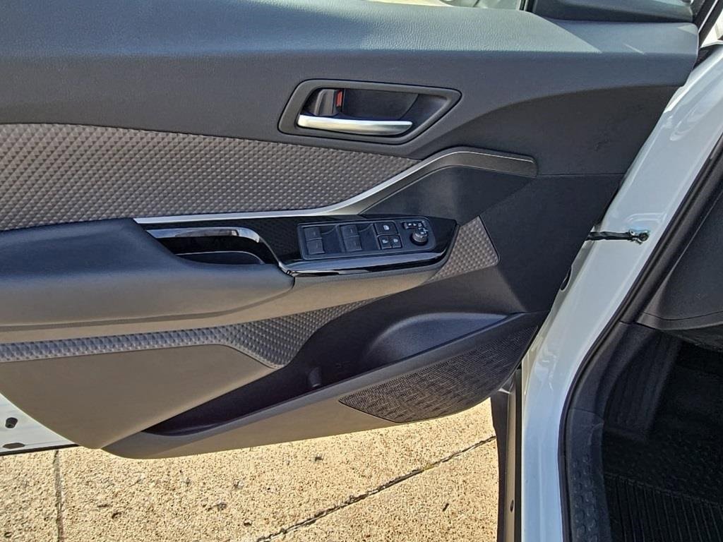 Used 2022 Toyota C-HR XLE image 15