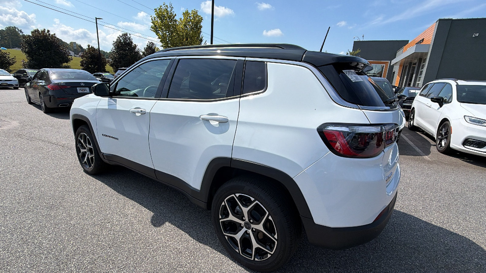 Used 2025 Jeep Compass Limited AWD/4WD image 10
